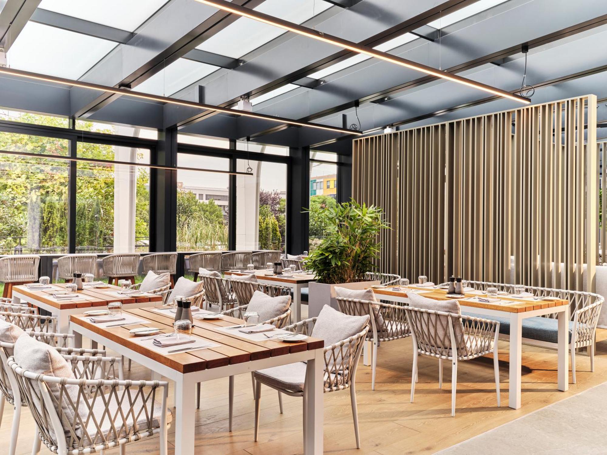 Crowne Plaza Sofia By Ihg Hotel Ngoại thất bức ảnh