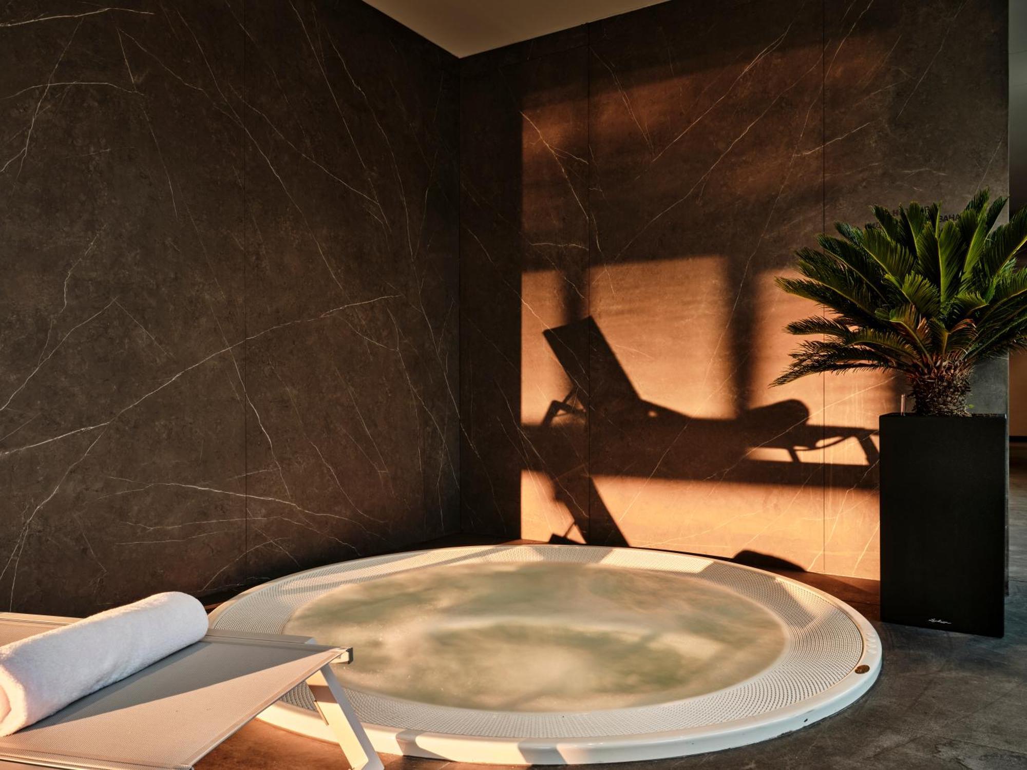 Crowne Plaza Sofia By Ihg Hotel Ngoại thất bức ảnh
