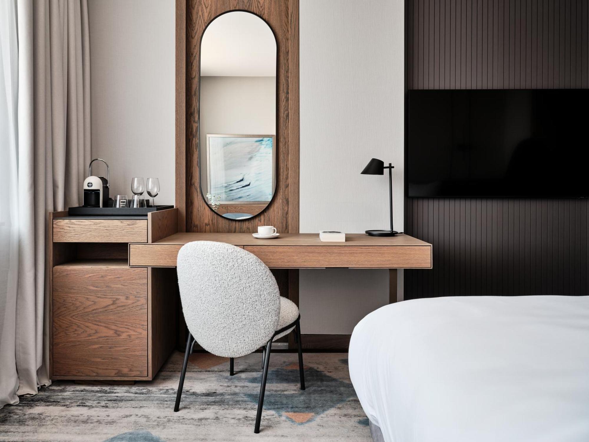 Crowne Plaza Sofia By Ihg Hotel Ngoại thất bức ảnh