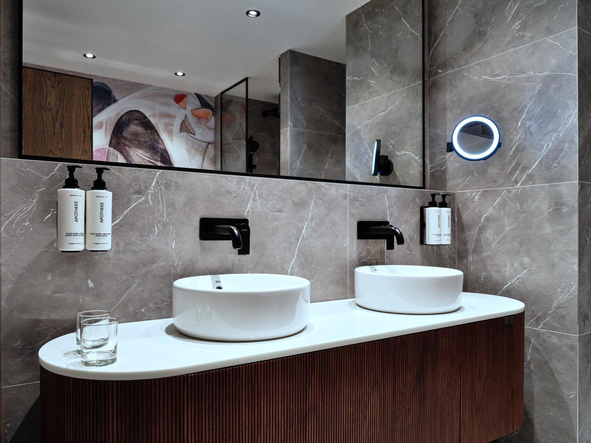 Crowne Plaza Sofia By Ihg Hotel Ngoại thất bức ảnh