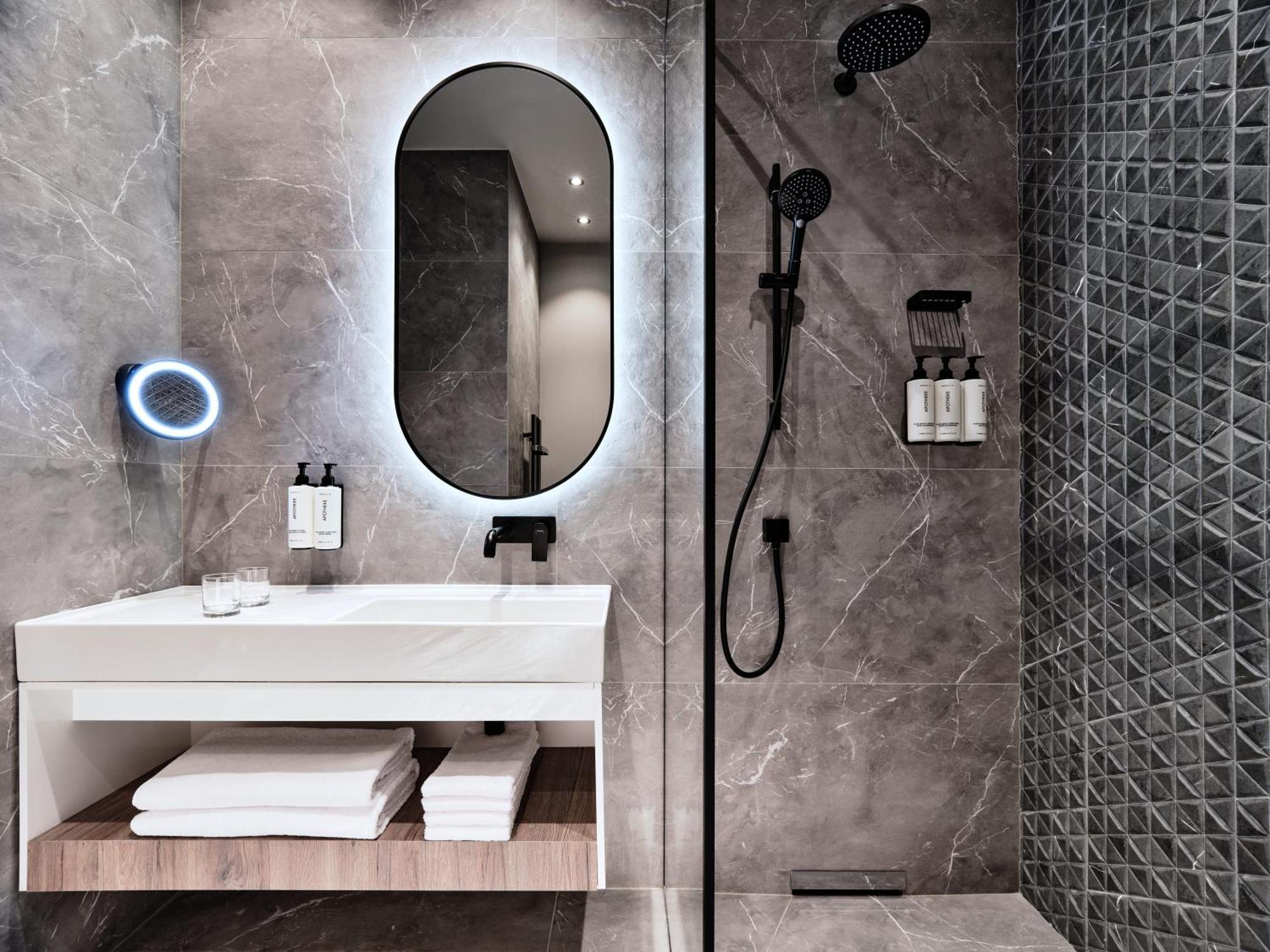 Crowne Plaza Sofia By Ihg Hotel Ngoại thất bức ảnh