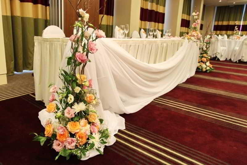 Crowne Plaza Sofia By Ihg Hotel Ngoại thất bức ảnh